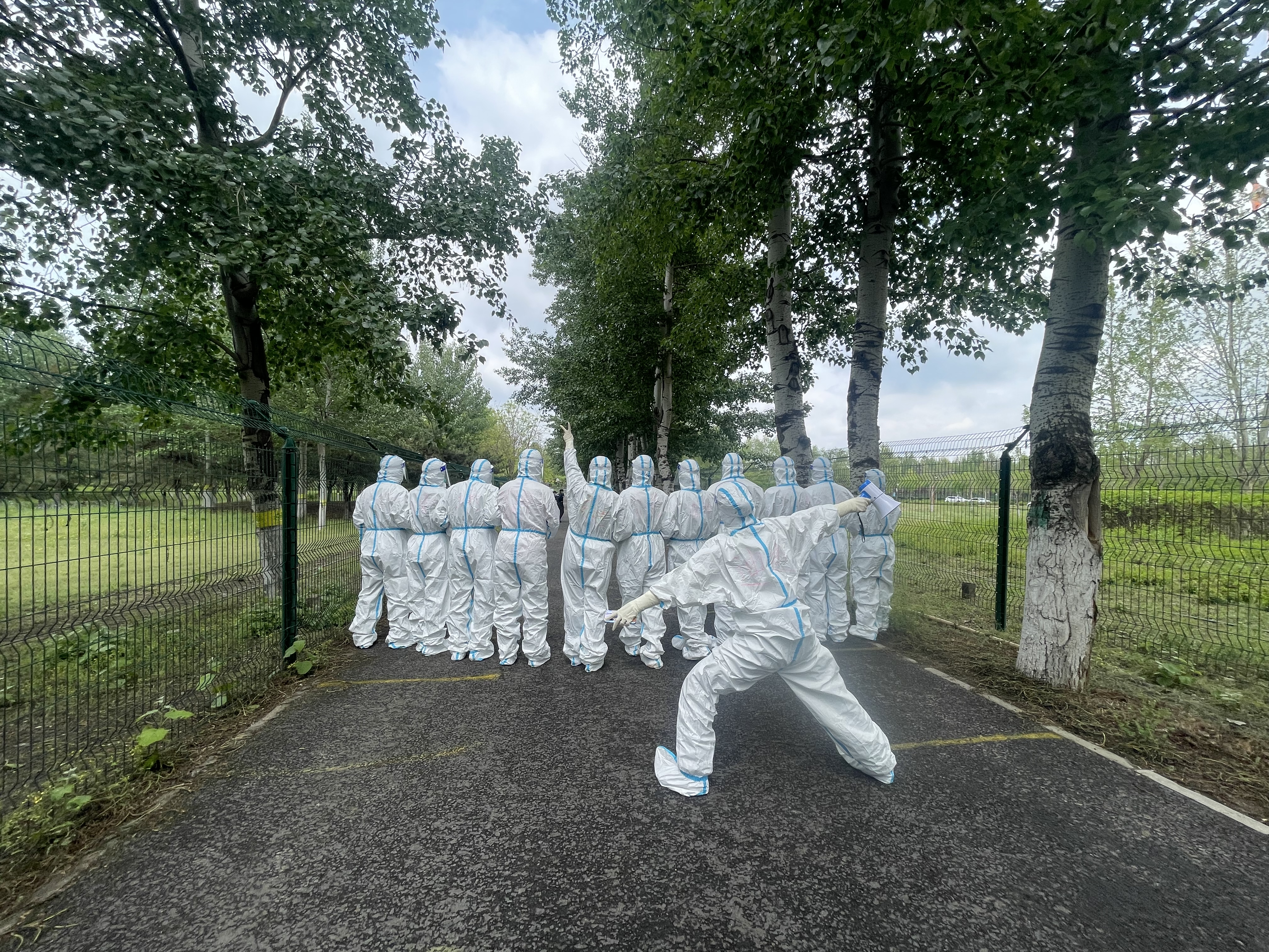 ���ٶ��������������������ȣ���ׯ��8���ʼ���Ա���������������