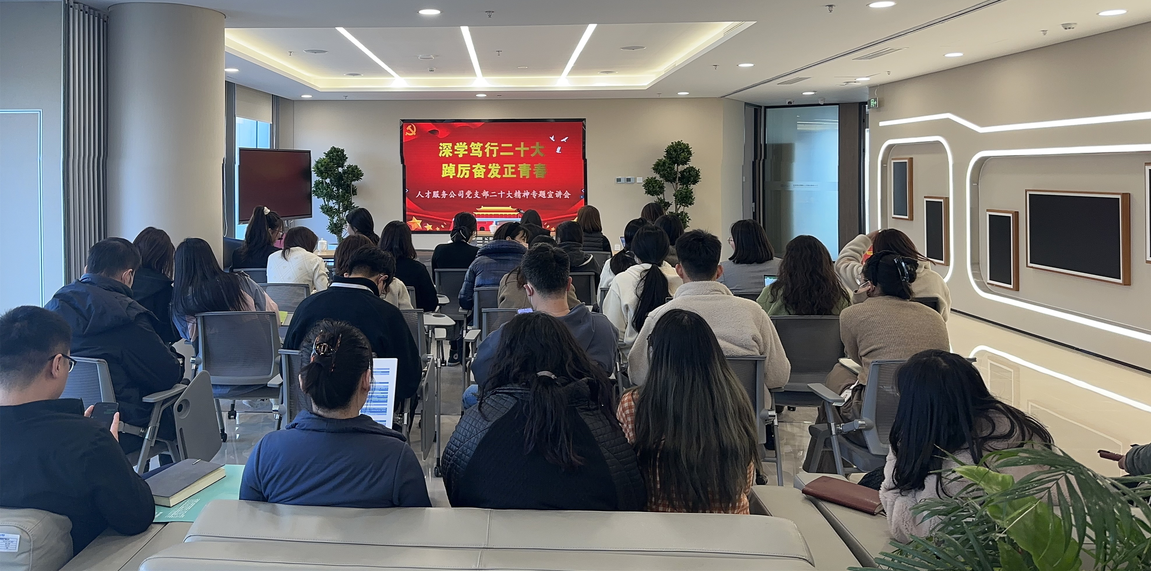 Áú8¹ú¼Ê·þÎñ.jpg Áú8¹ú¼Ê·þÎñ.jpg