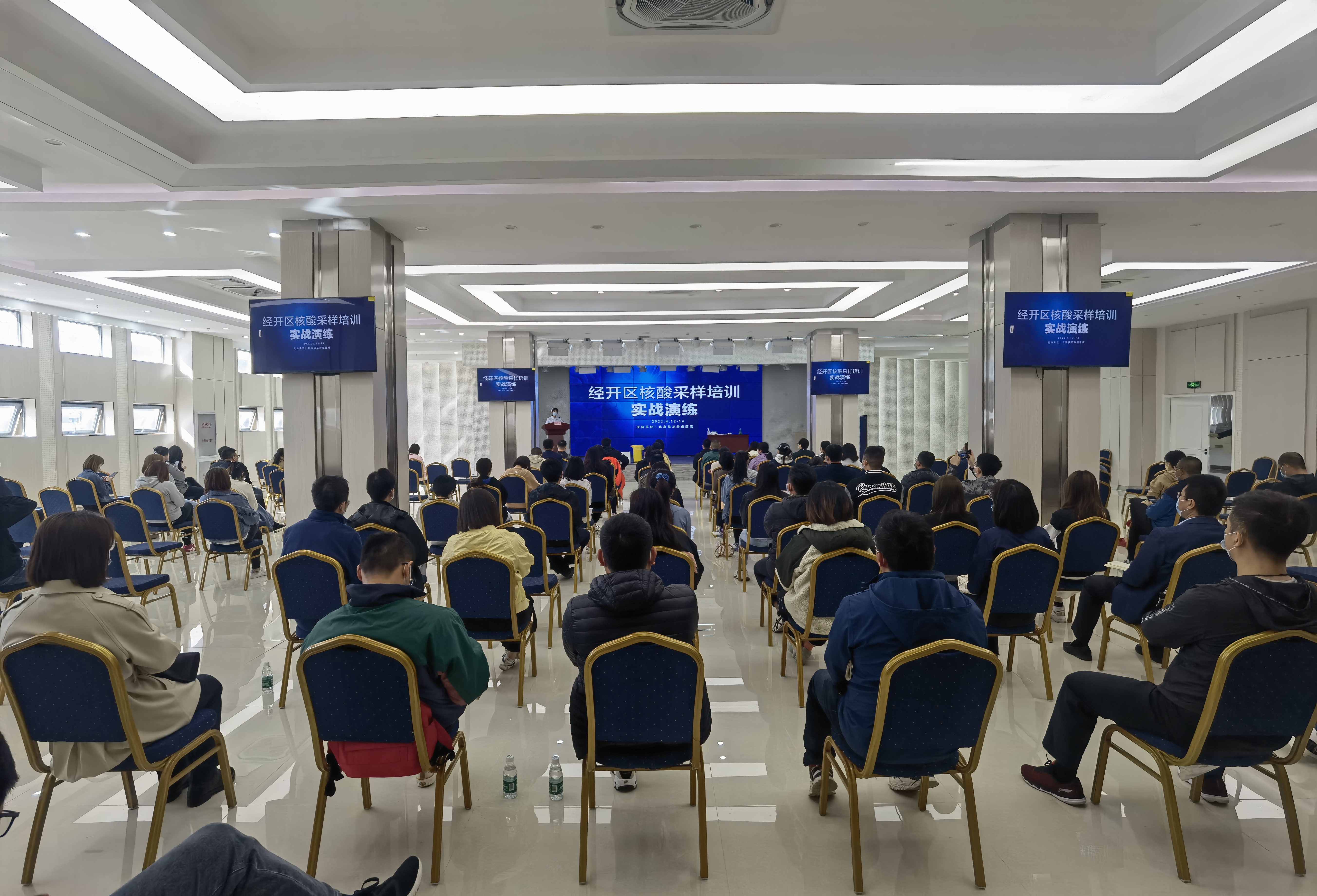 ��ׯ��8���ʼ��ſ�չ�������������ѵ